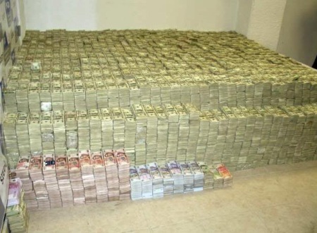 Dólares utilizados en el tráfico de drogas.