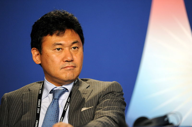 800px-Hiroshi_Mikitani_at_the_37th_G8_Summit_in_Deauville_040