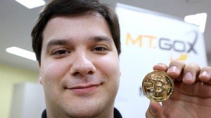 El CEO de Tibanne, Mark Karpeles, en Mt.Gox Bitcoin Exchange e imágenes de Bitcoin