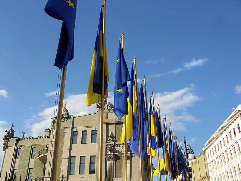 800px-Flags_of_EU_and_Ukraine