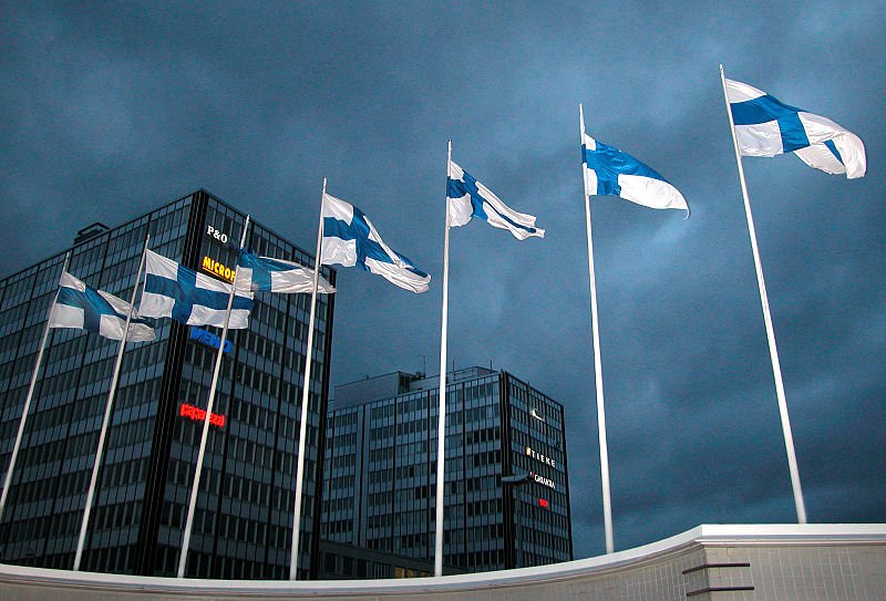 800px-09._Finnish_flags